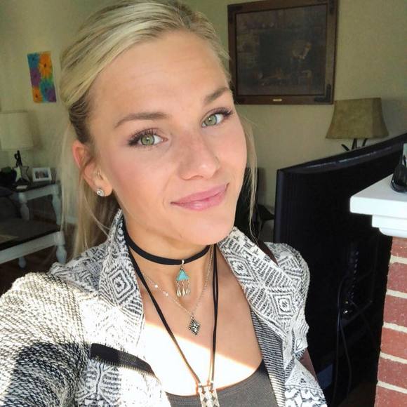 Meet your Posher, Victoria - Picture 1 of 1